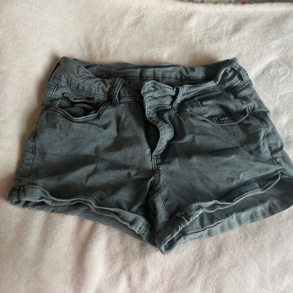 So midi size 11 shorts